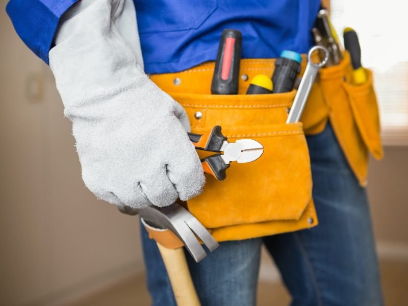 close-up-of-handyman-in-tool-belt-in-a-new-house.jpg